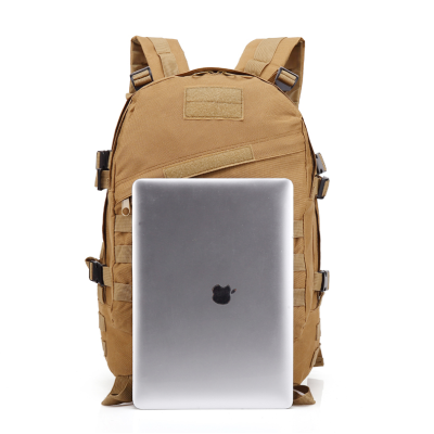 Mochila táctica castanha clara com computador portátil Apple prateado