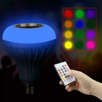 Lâmpada LED preta com topo azul e controlo remoto com botões coloridos