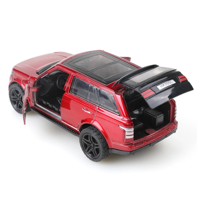 Miniatura de carro vermelho com porta e porta traseira abertas