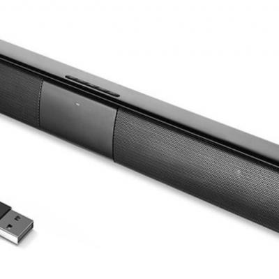 Barra de som preta com cabo USB-A para USB-C