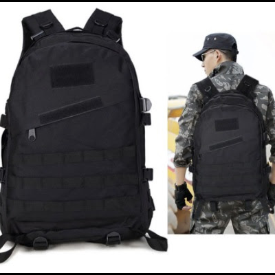 Mochila preta militar com alças ajustáveis e velcro frontal