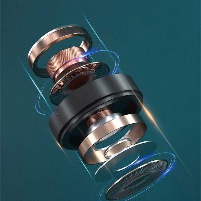 Componente eletrônico 8mm moving coil drive em fundo azul escuro com texto