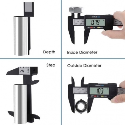 Paquímetro digital medindo profundidade, diâmetro interior, passo e diâmetro exterior de peças metálicas prateadas