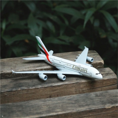 Modelo Miniatura Avião Airbus A380 companhia aérea Emirates Airlines