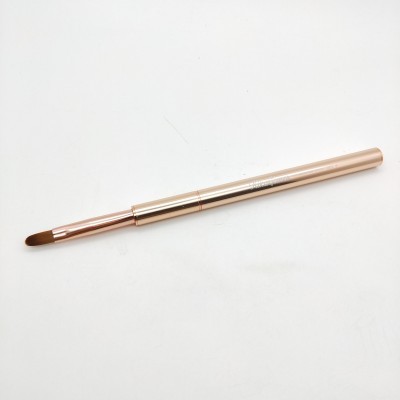 Pincel de maquilhagem dourado rosado com cabelo sintético castanho