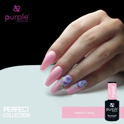 Unhas longas em gel rosa claro com decoração floral roxa e verniz Purple P2059