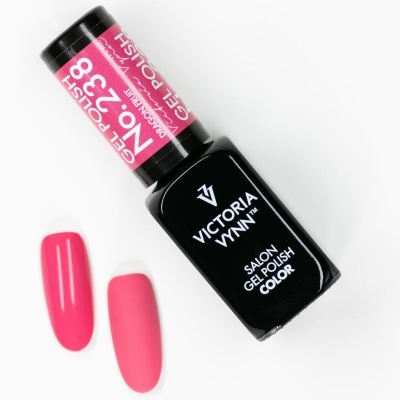 Frasco de verniz gel preto com rótulo rosa e duas amostras de cores rosa