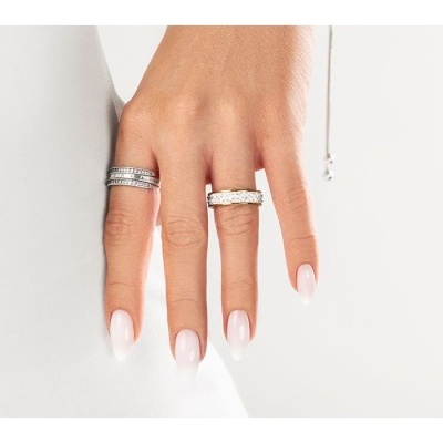 Mega Base MILKY WHITE Victoria Vynn