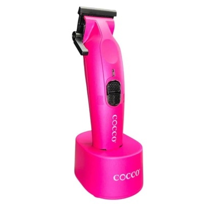 Aparelho de cortar cabelo rosa da marca COCCO com suporte rosa