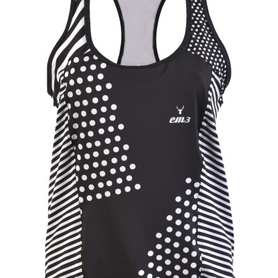 Regata preta com padrões brancos de bolinhas e riscas com logótipo em3