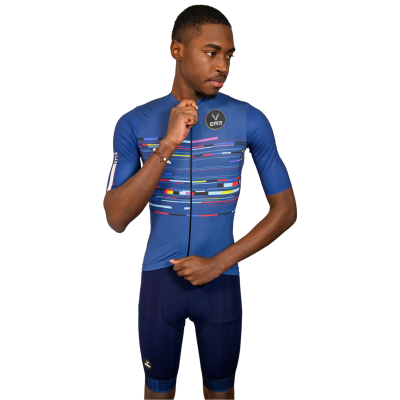 Fato de ciclismo azul com padrões geométricos e logo EYEO