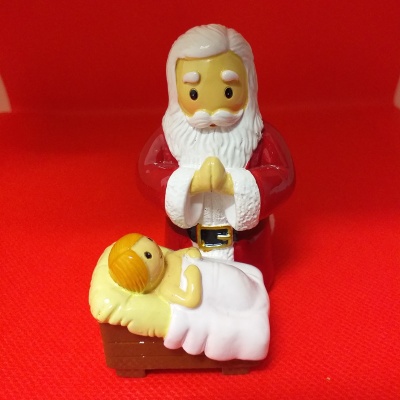 Pai Natal a rezar ao menino