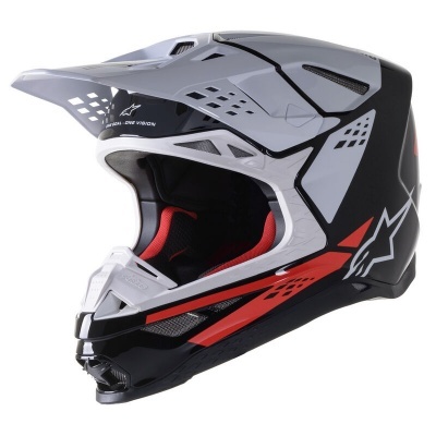 Capacete de motocross preto, cinza e vermelho com ventilação e acolchoamento vermelho.