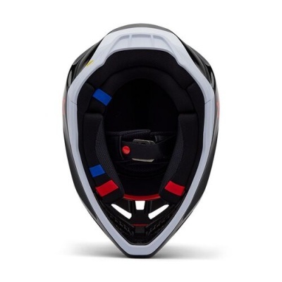 Capacete de mota em plástico rígido com interior acolchoado preto