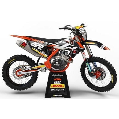 Moto de motocross KTM laranja preto branco com números 222 e suporte de exposição