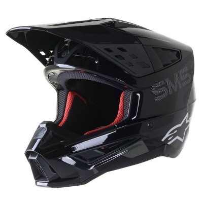 Capacete de motocross preto com visor e interior vermelho