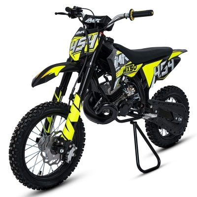 Motocross infantil preto e amarelo com número 455 nas laterais