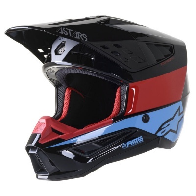 Capacete de motocross preto, vermelho e azul com interior almofadado vermelho e visor longo