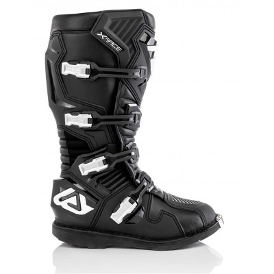 Bota motocross preta com fechos rápidos e logo branco