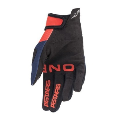 Luva preta com detalhes vermelhos e azuis, texto vermelho ASTARS e fecho de velcro