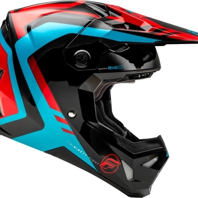 Capacete de motocross preto, vermelho e azul com pala dianteira e interior acolchoado.