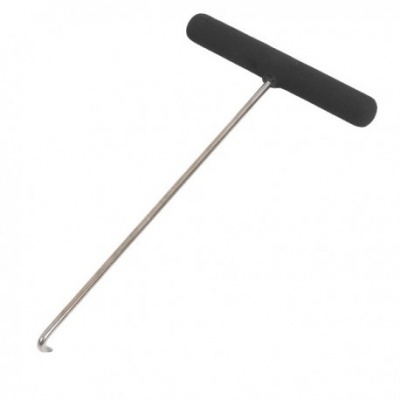 Ferramenta com cabo em T preto e haste metálica