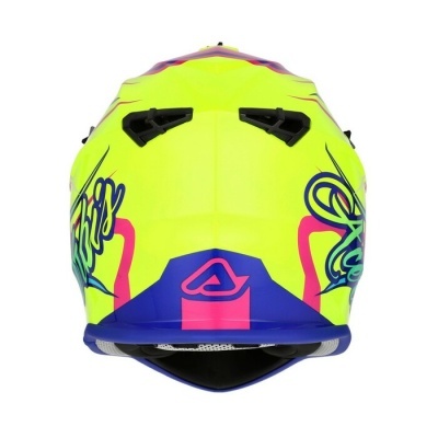 Capacete motocross amarelo fluorescente com detalhes azul e rosa visto de trás