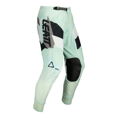 Calças desportivas verde água com detalhes em preto e branco e reforço no joelho