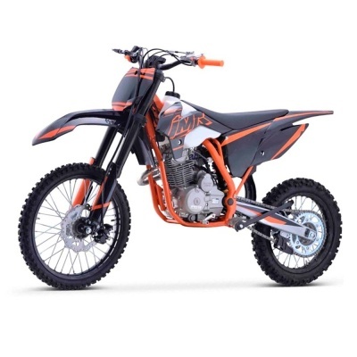 motocross preta e laranja com texto PMR no depósito