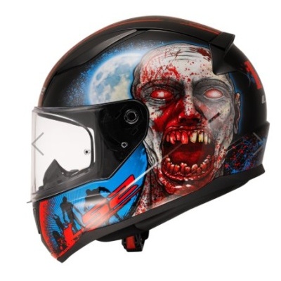 Capacete preto com ilustração de zumbi vermelho e lua cheia