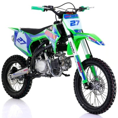 Motocross verde e azul com número 27 em fundo branco