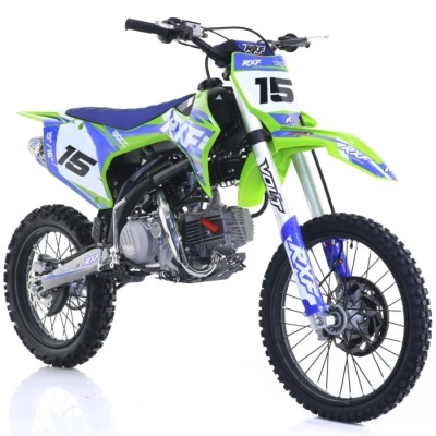 Motocross azul, verde e branco com números 15 e letras RXF