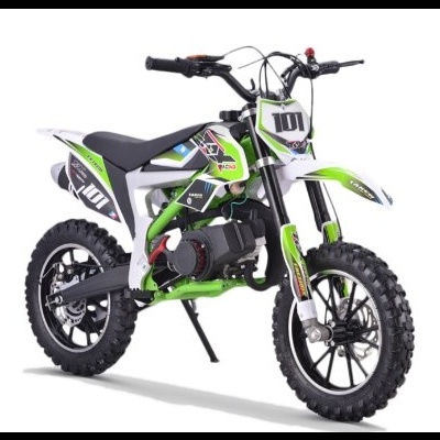 motociclo infantil de cross verde, branco e preto em fundo branco