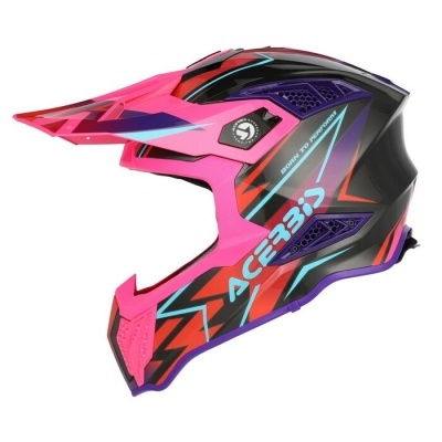 Capacete de motocross colorido com padrões geométricos e texto visível