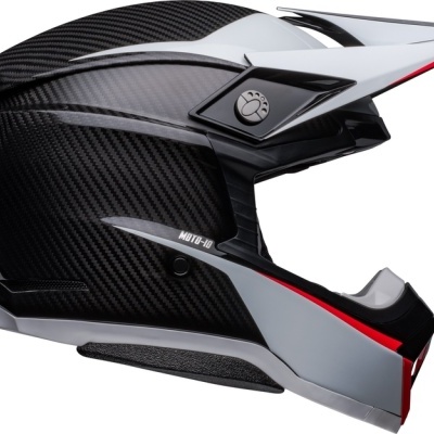 Capacete integral de motocross preto, cinza e vermelho com padrão carbono