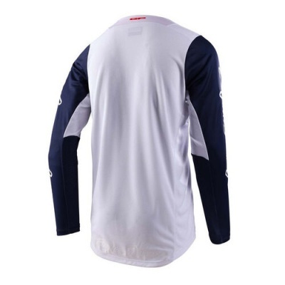 T-shirt desportiva branca e azul de manga comprida vista por trás