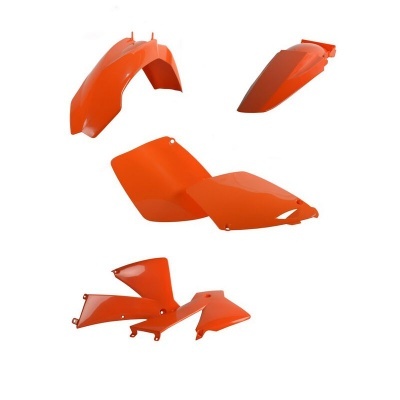 Peças de plástico laranja para motocicleta em fundo branco
