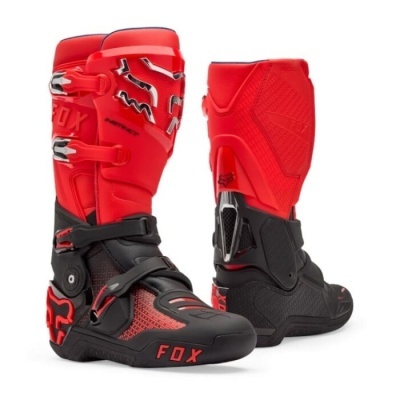 Botas de motocross vermelhas e pretas com fivelas e a palavra FOX.