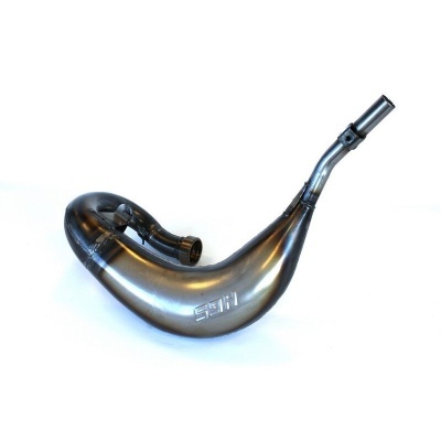 Escape de motor para moto em metal cinzento com acabamento brilhante