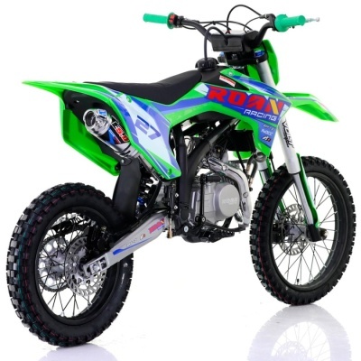 Motocross verde e azul com pneus cravados e texto ROAN RACING