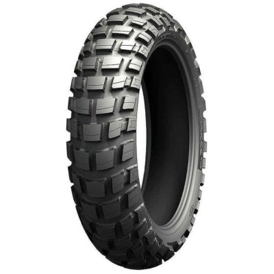 Pneu de motocicleta off-road preto com blocos grandes e espaçados