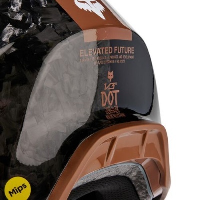 Capacete de bicicleta preto com detalhes castanhos e etiqueta amarela Mips.