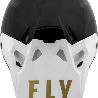 Capacete de motocross preto e branco com o texto FLY em dourado
