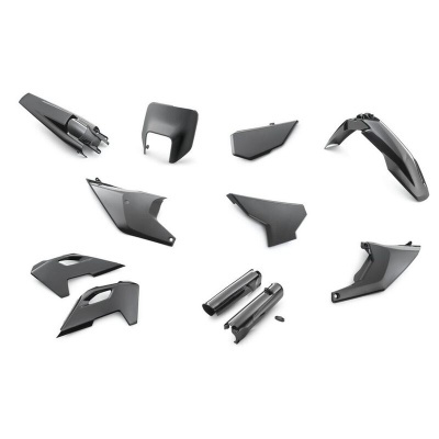 Conjunto de peças plásticas pretas para motocicleta ou bicicleta sobre fundo branco