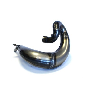 Tubo de escape metálico preto brilhante sobre fundo branco