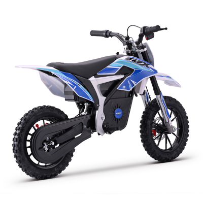 Moto elétrica infantil azul, branca e preta com pneus grossos e assento preto
