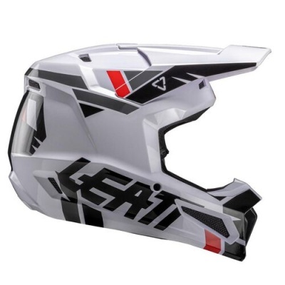 Capacete integral branco com detalhes em preto e vermelho e texto LEATT