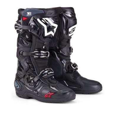 Botas de motocross pretas com detalhes em branco e vermelho