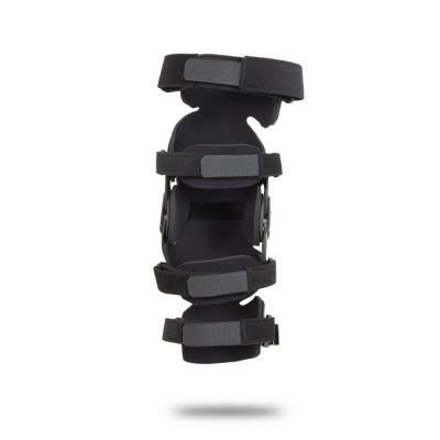 Aparelho ortopédico preto para joelho com tiras ajustáveis e suporte rígido