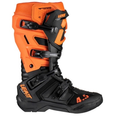 Bota de motocross preta e laranja com fivelas e marcas LEATT e 4.5
